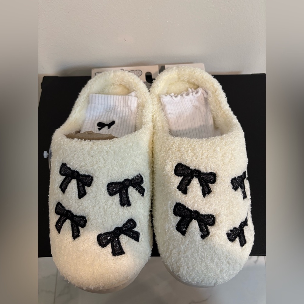 Moodpop bow slippers with socks size Large